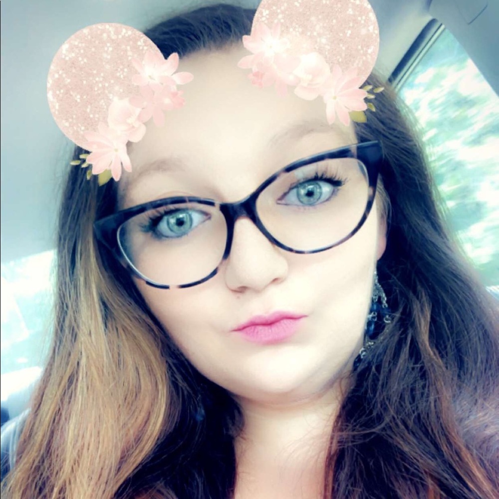 Meet your Posher, Ashley
